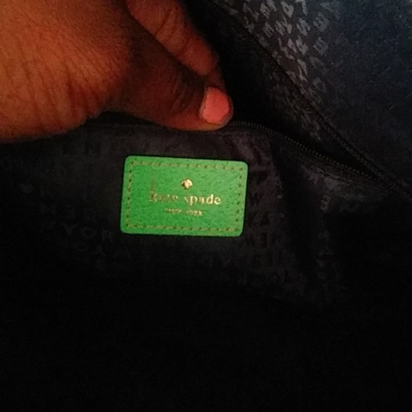 Handbags - Picture 3 of 6